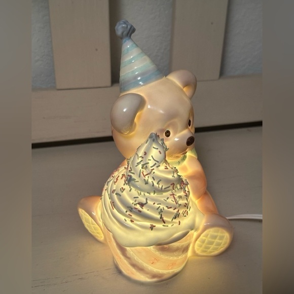 Baby Bear Cub with Cupcake Light - Picture 3 of 9